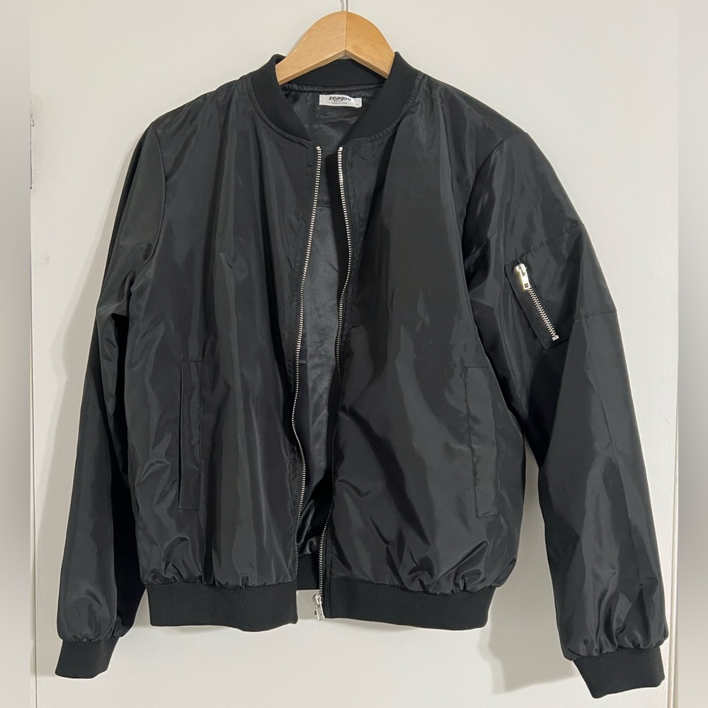 Zeagoo Black Women's Bomber Jacket Zip Up Windbreaker Size Medium